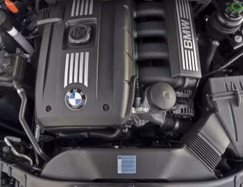 Пад капотам 2009–10 BMW 128i Cabrio [North America] (E88) '2008–10