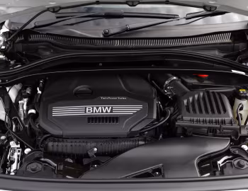 Bajo el capó BMW 128ti [Australia] (F40) '2021–24