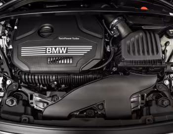 Bajo el capó BMW 128ti [South Africa] (F40) '2021–24