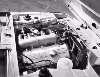 Under The Hood BMW 2000 tii/2002 tii Touring (E6) '02.1971–73