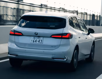 BMW 218d Active Tourer Luxury Line [Japan] (U06) '2022–pr.