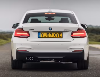 BMW 220d xDrive Coupé M Sport [UK-spec] (F22) '2017–21