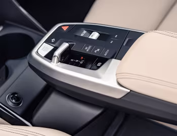 Intérieur BMW 220i Active Tourer Luxury Line [UK-spec] (U06) '2022–pr.