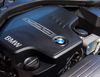 Sob o capô BMW 220i Cabrio Luxury Line [Australia] (F23) '2015–17