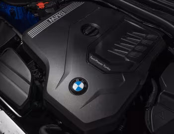 Bajo el capó BMW 220i Coupé M Sport [Australia] (G42) '2022–pr.