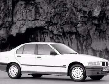 BMW 318i Saloon [UK-spec] (E36) '1991–96