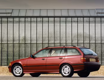 BMW 316i Touring [UK-spec] (E36) '02.1997–05.1999