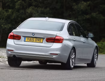 BMW 318i [UK-spec] (F30) '2015–19
