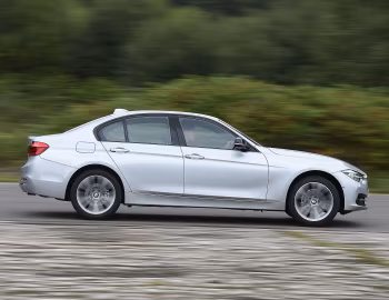 BMW 318i [UK-spec] (F30) '2015–19