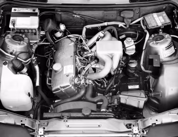 Пад капотам BMW 318i Coupe [Worldwide] (E30) '1982–91