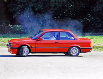 BMW 318is Coupe [France] '1989–91