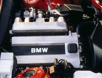 Пад капотам BMW 318is Coupe [Worldwide] (E30) '07.1989–05.1991