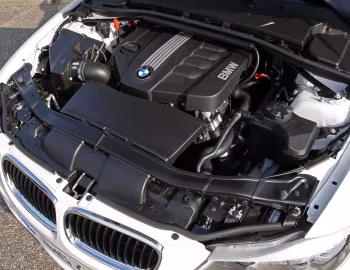 Bajo el capó BMW 320d EfficientDynamics Edition (E90) '2009–11
