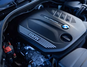 Bajo el capó BMW 320d M Sport xDrive [Japan] (G20) '2019–22