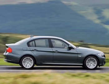 BMW 320d Sedan [UK-spec] (E90) '2008–11