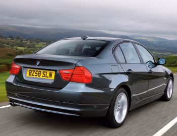 BMW 320d Sedan [UK-spec] (E90) '2008–11