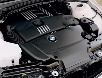 Пад капотам BMW 320d Sedan [UK-spec] (E46) '1998–2001