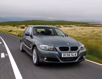 BMW 320d Sedan [UK-spec] (E90) '2008–11