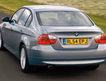 BMW 320d Sedan [UK-spec] (E90) '2005–08