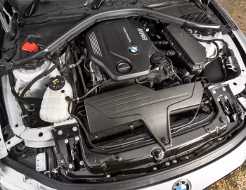 Bajo el capó BMW 320d xDrive SE [UK-spec] (F30) '2015–19