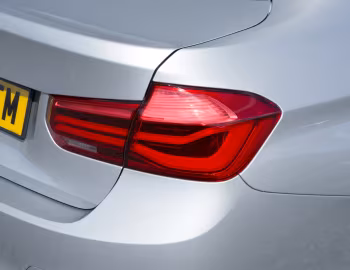 BMW 320d xDrive SE [UK-spec] (F30) '2015–19