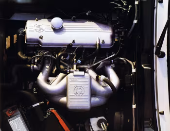 Пад капотам 1981–83 BMW 320i Coupe [North America] (E21) '1980–83