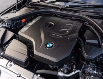 Bajo el capó BMW 320i M Sport [Australia] (G20) '2019–22