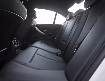 Інтэр'ер 2014–15 BMW 320i Sedan [North America] (F30) '2013–15