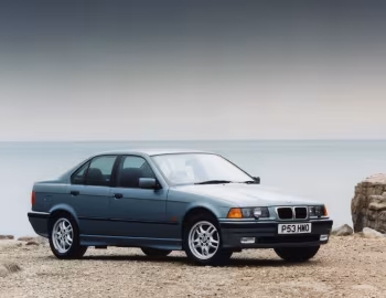 BMW 320i Saloon [UK-spec] (E36) '09.1996–98