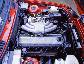 Bajo el capó BMW 320i Touring [UK-spec] (E30) '03.1988–91