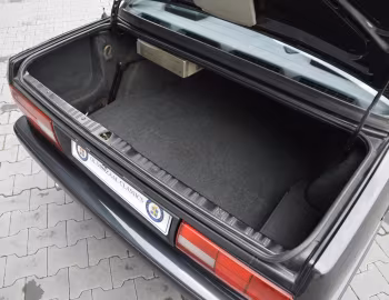 后备箱 BMW 320is Sedan (E30) '09.1987–07.1990