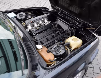 发动机舱 BMW 320is Sedan (E30) '09.1987–07.1990