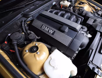Bajo el capó BMW 323ti Compact M-Technik [Worldwide] (E36/5) '1997–2000