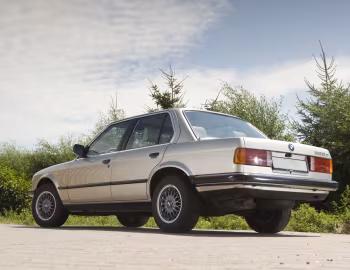 BMW 325e Sedan (E30) '1983–88
