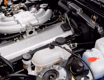 Under The Hood BMW 325i Coupe M-Technik [UK-spec] (E30) '1984–91