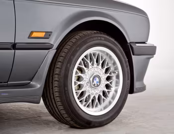 BMW 325i Coupe M-Technik [UK-spec] (E30) '1984–91