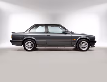 BMW 325i Coupe M-Technik [UK-spec] (E30) '1984–91