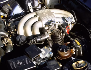 Sous la capuche BMW 325iX Touring (E30) '1988–93