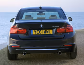 BMW 328i Sedan Luxury Line [UK-spec] (F30) '02.2012–15