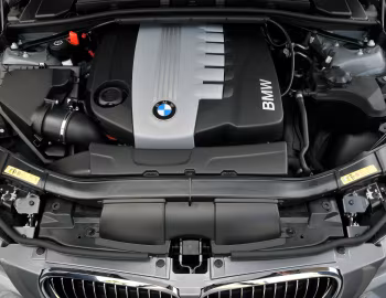 Bajo el capó BMW 330d Sedan (E90) '2008–11