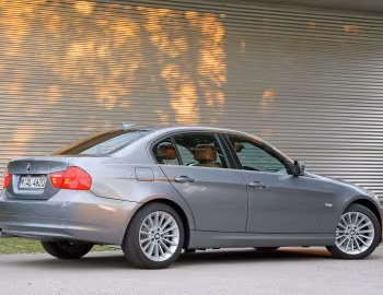 BMW 330d Sedan (E90) '2008–11