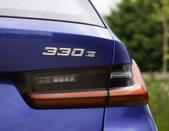 BMW 330e Touring M Sport [UK-spec] (G21) '2024–pr.