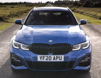 BMW 330e xDrive Touring M Sport [UK-spec] (G21) '2020–22