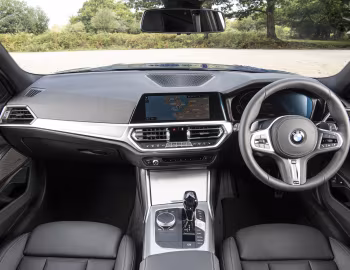 Panel frontal BMW 330e xDrive Touring M Sport [UK-spec] (G21) '2020–22