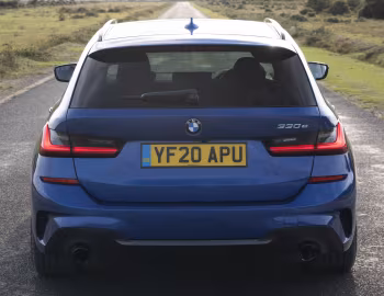 BMW 330e xDrive Touring M Sport [UK-spec] (G21) '2020–22
