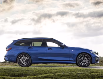 BMW 330e xDrive Touring M Sport [UK-spec] (G21) '2020–22