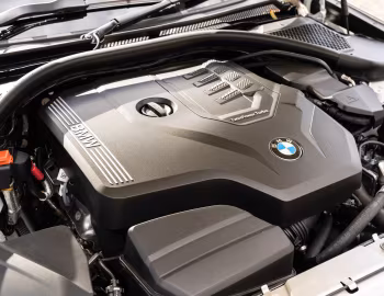 Bajo el capó BMW 330i M Sport [Australia] (G20) '2019–22