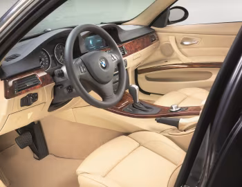 Intérieur BMW 330i Sedan (E90) '2005–08