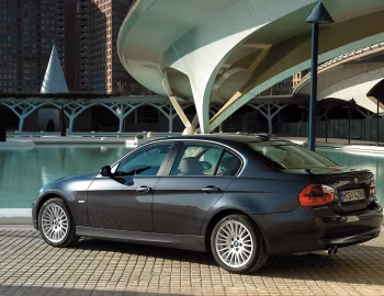 BMW 330i Sedan (E90) '2005–08