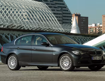 BMW 330i Sedan (E90) '2005–08